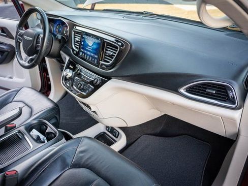 Used 2017 Chrysler Pacifica Touring-L Plus image 35