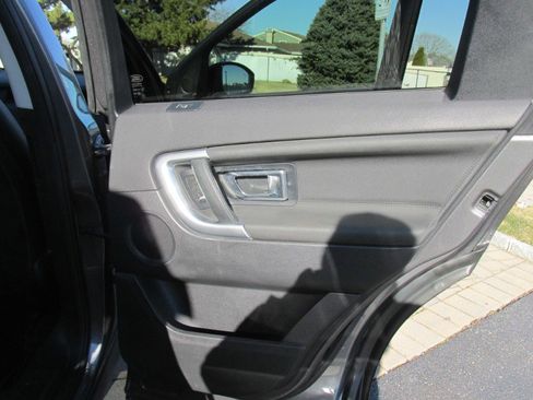 Used 2018 Land Rover Discovery Sport HSE image 38