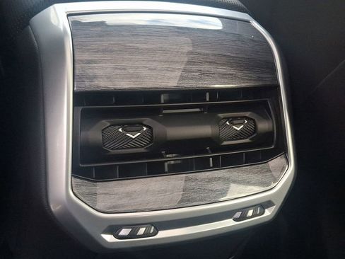 Used 2025 BMW 760i xDrive w/ Executive Package image 11