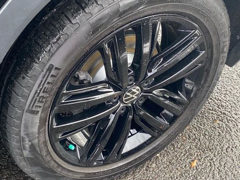 Certified 2022 Volkswagen Tiguan SE R-Line image 22