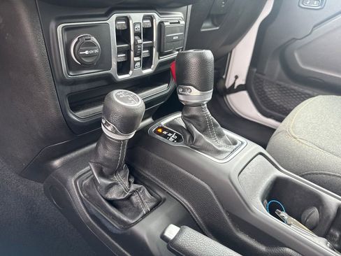 Used 2024 Jeep Wrangler Unlimited Sport AWD/4WD image 17