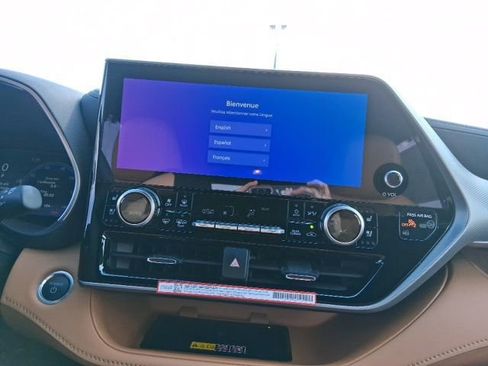 New 2026 Toyota Highlander Platinum AWD/4WD image 19