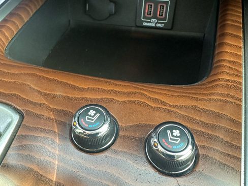 Used 2018 Nissan Pathfinder Platinum w/ Cargo Package image 21