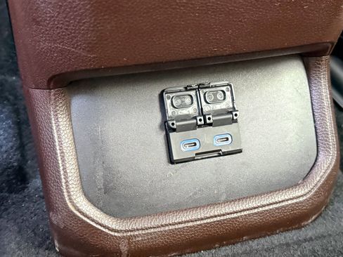 Used 2022 Toyota Highlander XLE image 32