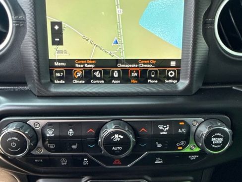 Used 2022 Jeep Wrangler Unlimited Sahara w/ Cold Weather Group AWD/4WD image 23