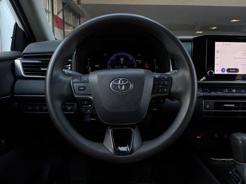 Used 2025 Toyota Camry LE FWD image 31