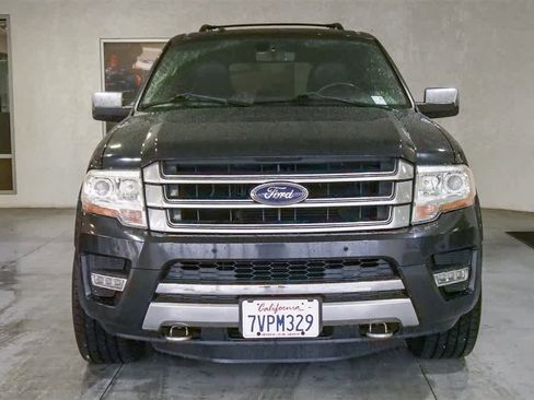 Used 2015 Ford Expedition Platinum image 2
