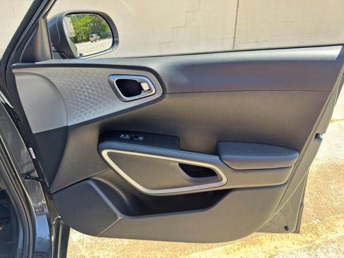 Used 2023 Kia Soul LX w/ LX Technology Package FWD image 34