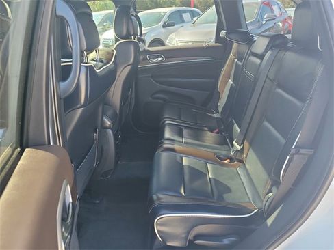 Used 2017 Jeep Grand Cherokee Overland image 14