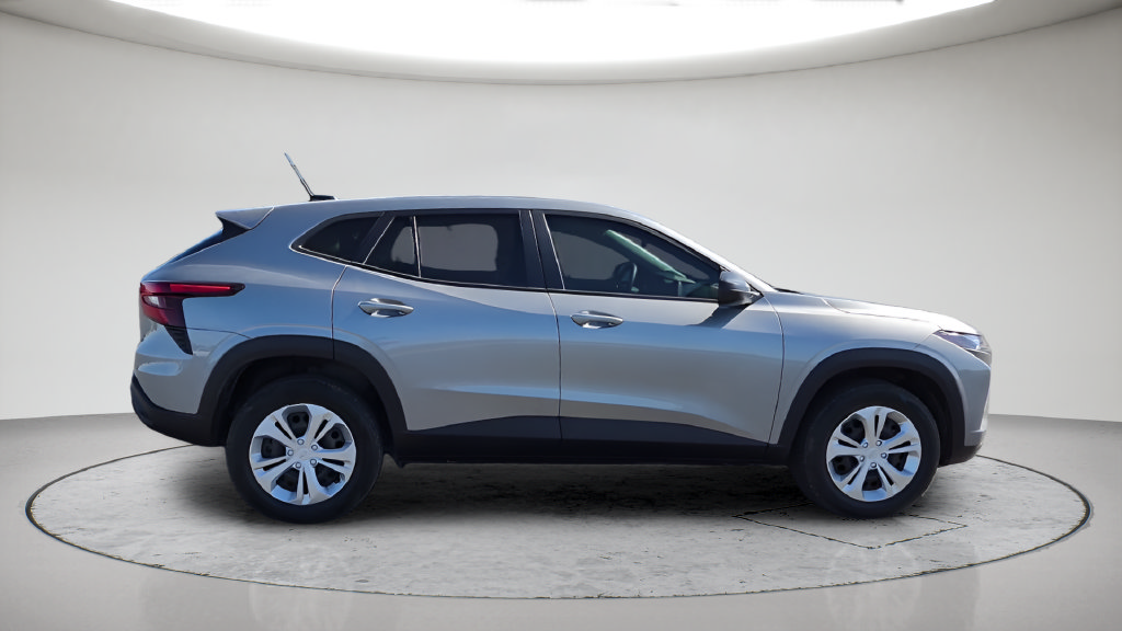 Used 2024 Chevrolet Trax LS FWD image 5