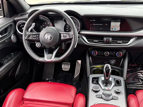 Used 2023 Alfa Romeo Stelvio Veloce image 14