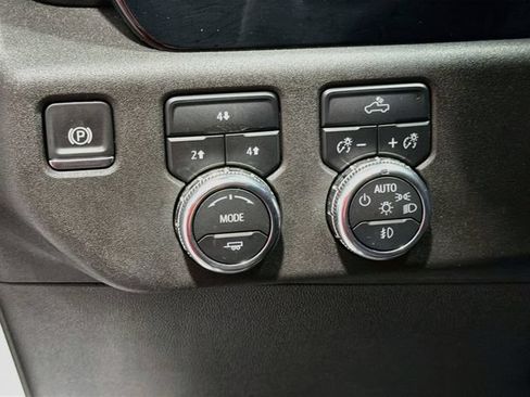 Used 2025 GMC Sierra 2500 SLE w/ SLE Value Package; AWD/4WD image 10