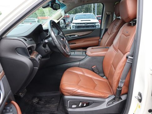 Used 2015 Cadillac Escalade ESV Luxury AWD/4WD image 4