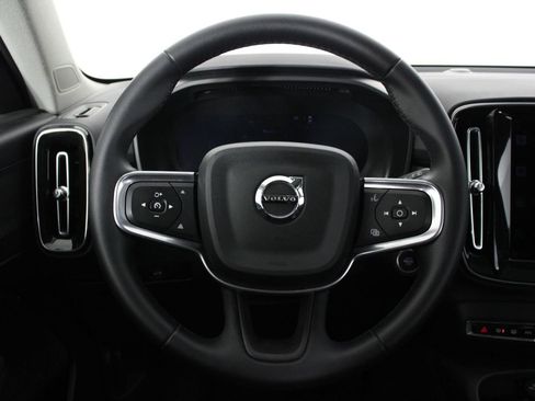 Certified 2025 Volvo XC40 B5 Core image 8