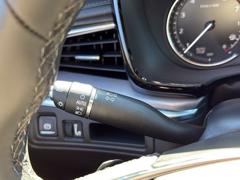 New 2025 Cadillac XT5 Luxury image 15