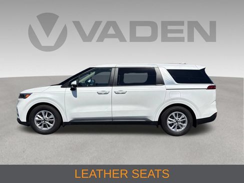 Used 2024 Kia Carnival LX FWD image 7