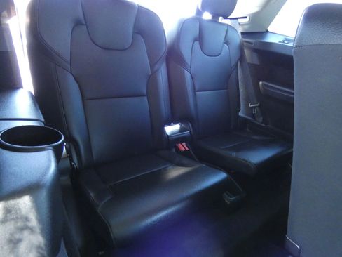 Used 2018 Volvo XC90 T6 Momentum w/ Convenience Package image 36