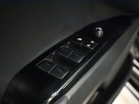 Used 2025 Toyota Camry SE image 19