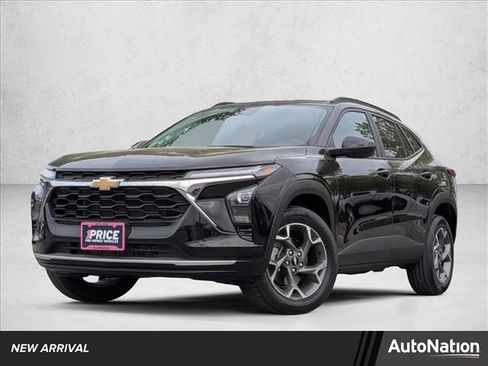 Used 2025 Chevrolet Trax LT w/ Driver Confidence Package image 1