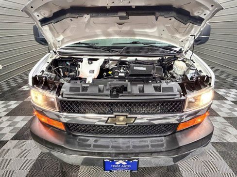 Used 2017 Chevrolet Express 3500 image 34