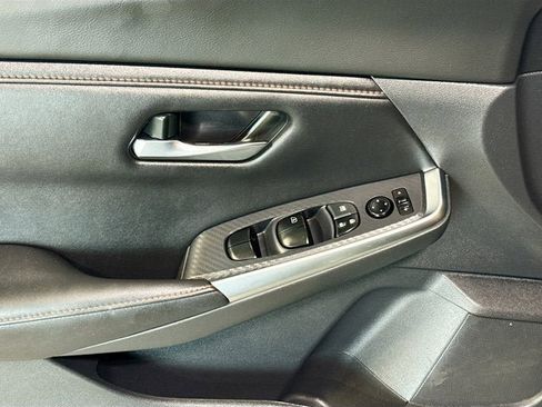 Certified 2022 Nissan Sentra SR w/ Midnight Edition image 15