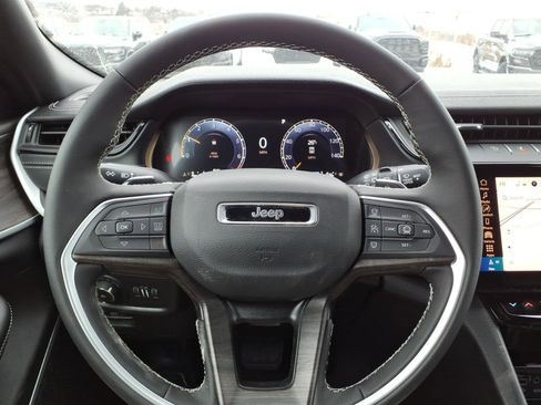 New 2026 Jeep Grand Cherokee Limited w/ Limited Altitude Package AWD/4WD image 18