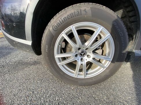 Used 2025 Mercedes-Benz GLC 300 4MATIC image 23