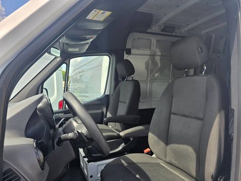 Used 2019 Mercedes-Benz Sprinter 170 image 10