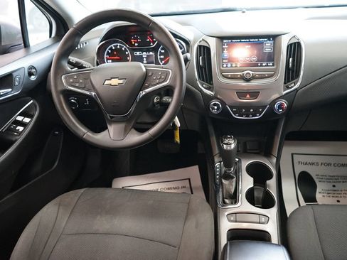 Used 2019 Chevrolet Cruze LT FWD image 9