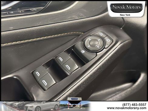 Used 2020 Chevrolet Traverse LT w/ Driver Confidence II Package image 14