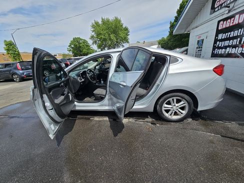 Used 2018 Chevrolet Cruze LT FWD image 23
