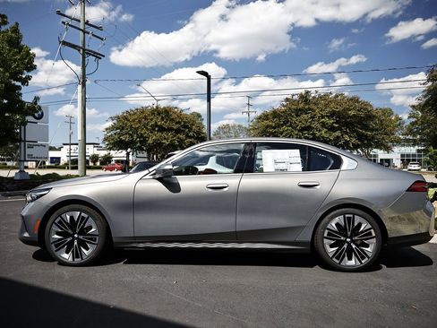 Used 2026 BMW 530i w/ Premium Package image 11