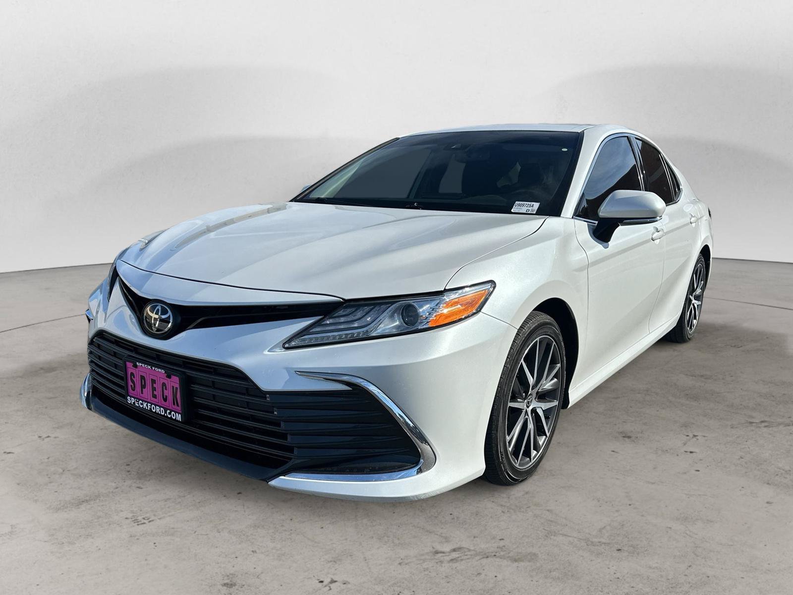 Used 2024 Toyota Camry XLE w/ Cold Weather Package FWD image 1