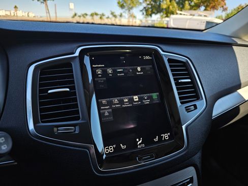 Used 2021 Volvo XC90 T5 Momentum w/ Climate Package image 39