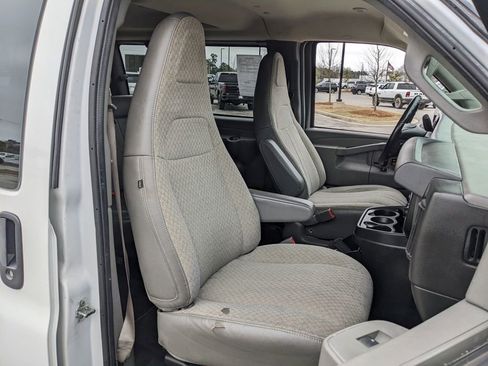 Used 2020 Chevrolet Express 3500 LT w/ LT Preferred Equipment Group image 32