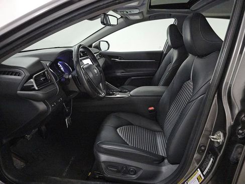 Used 2020 Toyota Camry SE w/ Convenience Package image 7