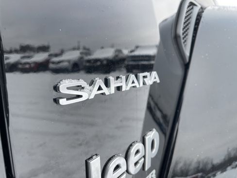 Used 2018 Jeep Wrangler Unlimited Sahara w/ Uconnect 4C Nav & Sound Group image 24