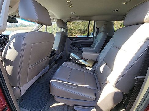 Used 2018 Chevrolet Suburban LT w/ Luxury Package image 14