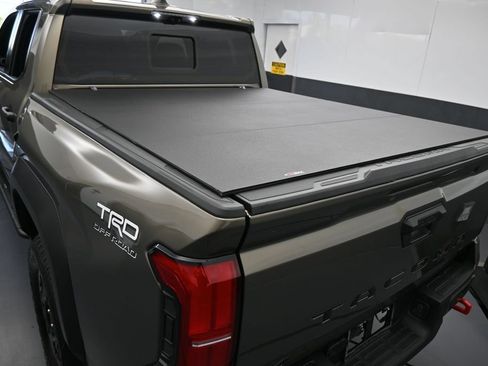Used 2025 Toyota Tacoma TRD Off-Road w/ TRD Off Road Premium Package AWD/4WD image 48