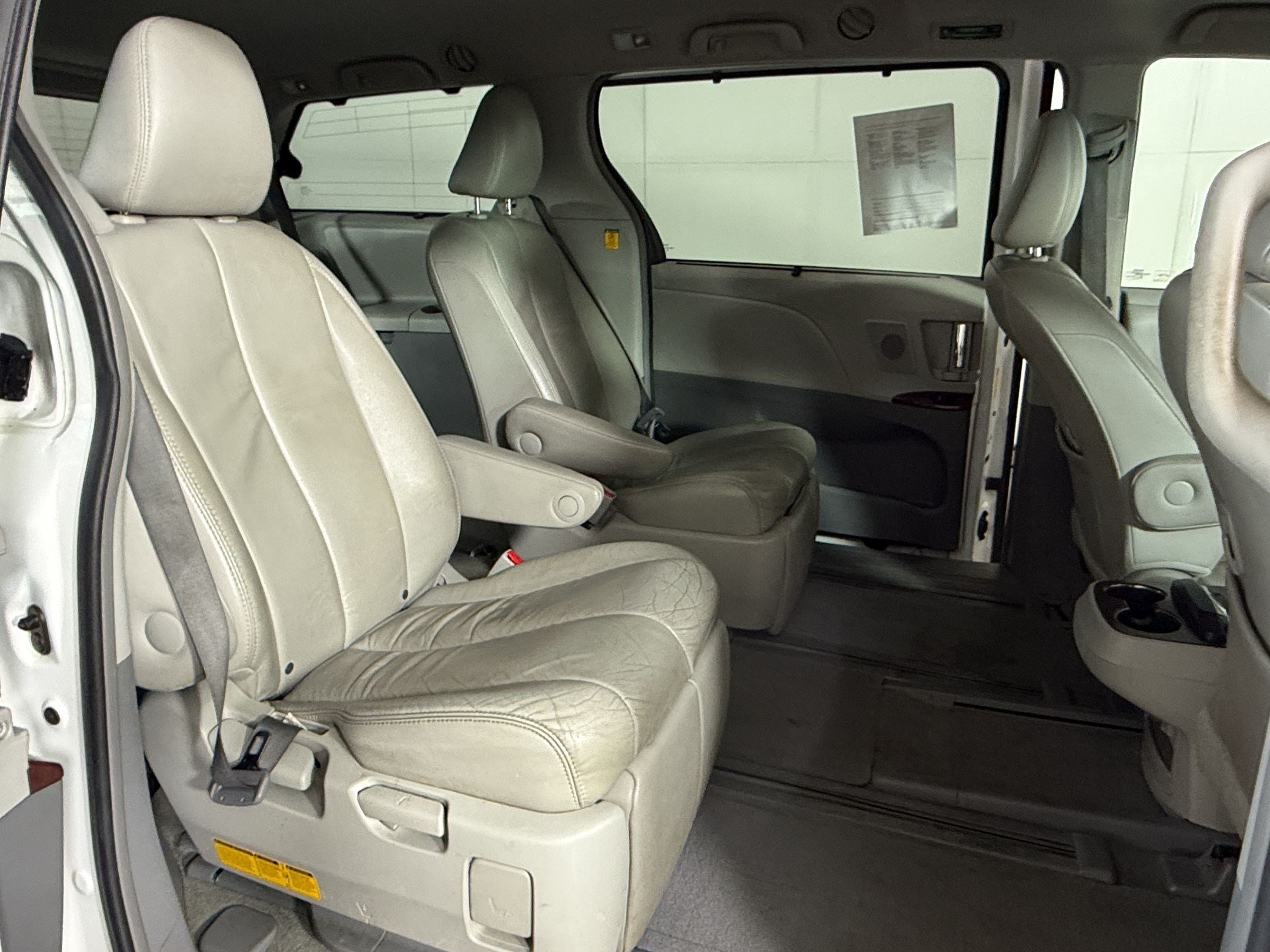 Used 2013 Toyota Sienna XLE w/ Premium Pkg AWD/4WD image 31
