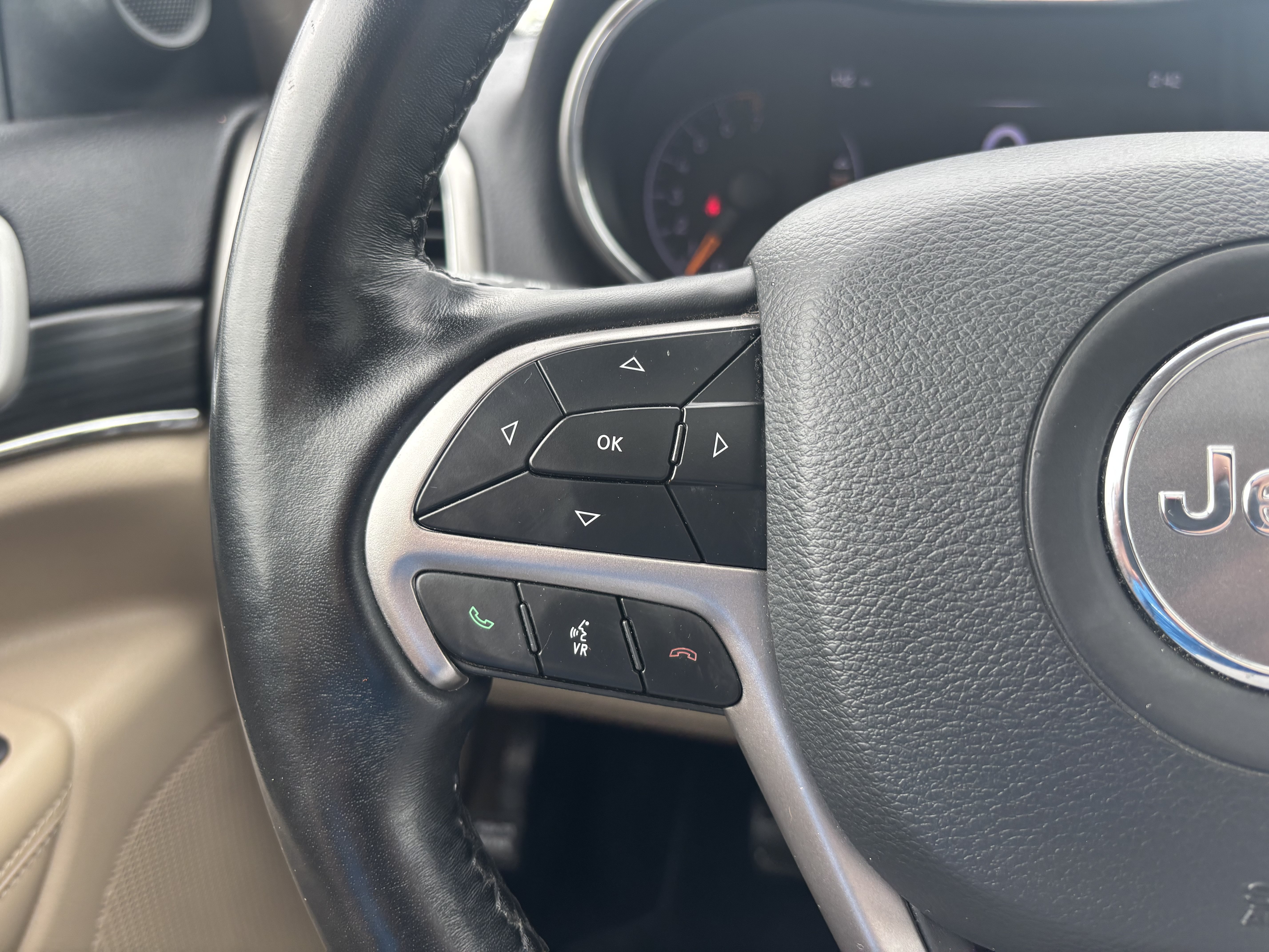 Used 2020 Jeep Grand Cherokee Limited AWD/4WD image 17