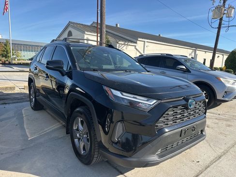Used 2022 Toyota RAV4 XLE image 3