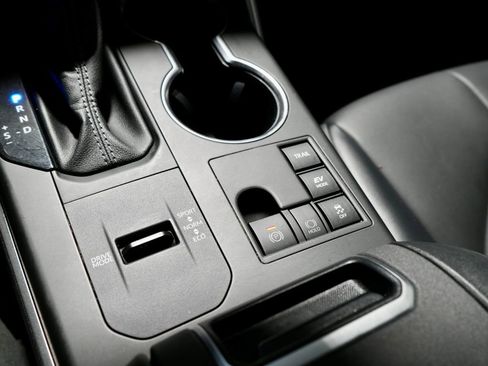 Used 2023 Toyota Highlander XLE image 23