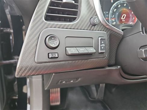 Used 2015 Chevrolet Corvette Z06 w/ 3LZ Preferred Equipment Group image 17