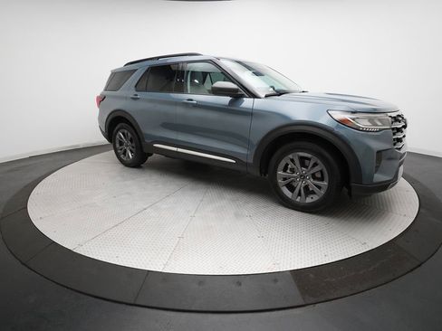 Used 2025 Ford Explorer Active w/ Active Comfort Package image 37