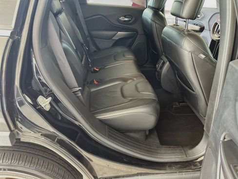 Used 2019 Jeep Cherokee Limited FWD image 28