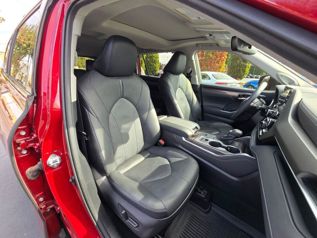 Used 2021 Toyota Highlander Limited FWD image 7