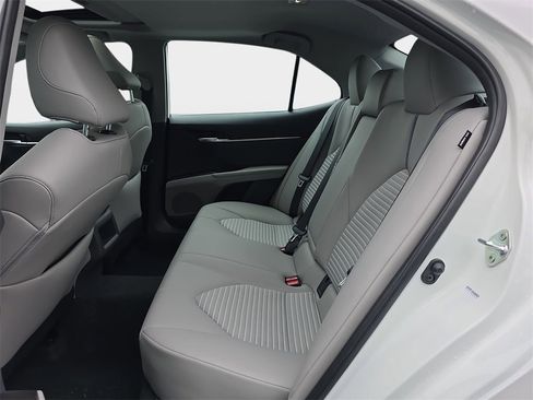Used 2024 Toyota Camry SE image 18