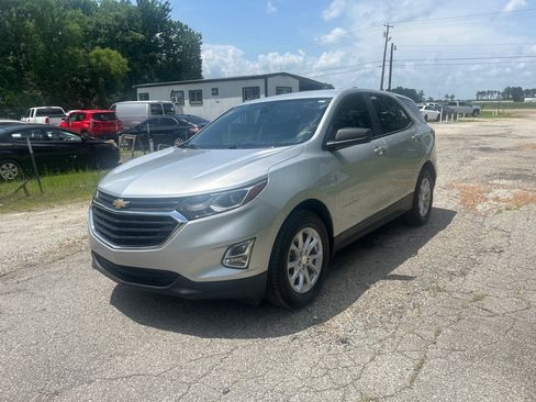Used 2021 Chevrolet Equinox LS FWD image 3