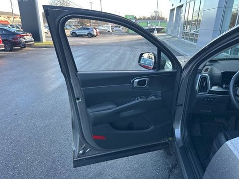 Used 2025 Kia Sorento EX w/ EX Panoramic Sunroof Package image 31
